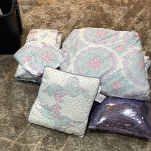 Unicorn full size comforter, quilt and decor
